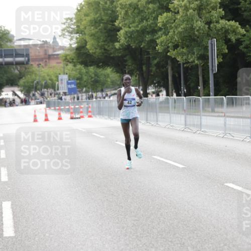 29.06.2025 - hella hamburg halbmarathon Jannik Wohlers http://msf.ph/oto/8154666 29.06.2025 09:35:35 Lombardsbrücke 28, 42, 14689 meine-sportfotos.de