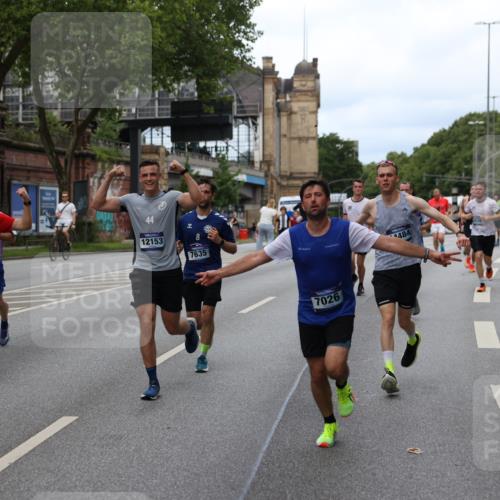 29.06.2025 - hella hamburg halbmarathon Yannick Fuchs http://msf.ph/oto/8154674 29.06.2025 10:37:56 20KM 3109, 3116, 3124, 3146, 3437, 3697, 3928, 4080, 4318, 5506, 6495, 7026, 7093, 7185, 7451, 7508, 7635, 8664, 9114, 10237, 10246, 10493, 11648, 11778, 11848, 12153, 12327, 12623, 12657, 12776, 13348, 13398, 13897, 14201, 14210, 14484, 14690, 14849, 15383, 15932, 16105, 16314, 16338, 16648, 16997, 17391, 17403, 17516, 18449, 18678, 18775, 19009, 19038, 19051, 19090, 19229 meine-sportfotos.de