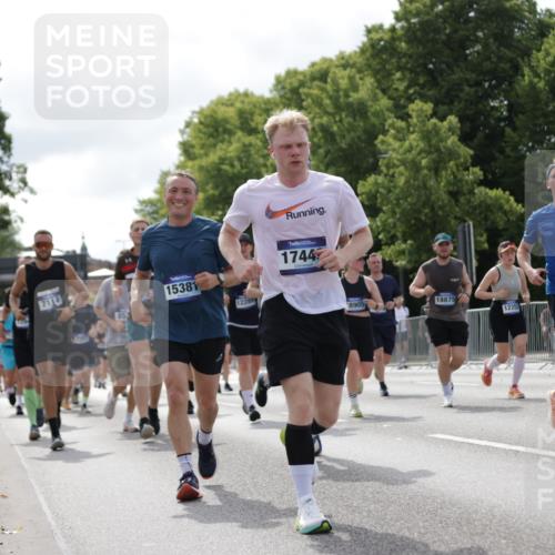 29.06.2025 - hella hamburg halbmarathon Jannik Wohlers http://msf.ph/oto/8154686 29.06.2025 10:16:30 Lombardsbrücke 1117, 1240, 1331, 1403, 1553, 1602, 2225, 3088, 3176, 3450, 3622, 5036, 5037, 6328, 6742, 6941, 6948, 7114, 7115, 7257, 7345, 7360, 7376, 7924, 7928, 8263, 8513, 8619, 9091, 9208, 9332, 9492, 9891, 10165, 10314, 10317, 10320, 10735, 10926, 11335, 11410, 11428, 11442, 12043, 12252, 12289, 12297, 12640, 13114, 13206, 13365, 13851, 14597, 14646, 15381, 15564, 15613, 15658, 15713, 15861, 16376, 16447, 16459, 16709, 17449, 17527, 17604, 17661, 17845, 17857, 18245 meine-sportfotos.de