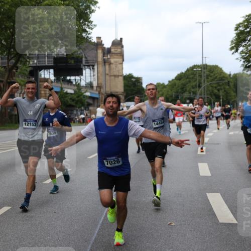 29.06.2025 - hella hamburg halbmarathon Yannick Fuchs http://msf.ph/oto/8154730 29.06.2025 10:37:56 20KM 3109, 3116, 3124, 3146, 3437, 3697, 3928, 4080, 4318, 5506, 6495, 7026, 7093, 7185, 7451, 7508, 7635, 8664, 9114, 10237, 10246, 10493, 11648, 11778, 11848, 12153, 12327, 12623, 12657, 12776, 13348, 13398, 13897, 14201, 14210, 14484, 14690, 14849, 15383, 15932, 16105, 16314, 16338, 16648, 16997, 17391, 17403, 17516, 18449, 18678, 18775, 19009, 19038, 19051, 19090, 19229 meine-sportfotos.de