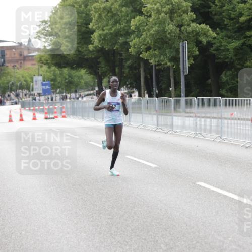 29.06.2025 - hella hamburg halbmarathon Jannik Wohlers http://msf.ph/oto/8154737 29.06.2025 09:35:36 Lombardsbrücke 28, 42, 14689 meine-sportfotos.de