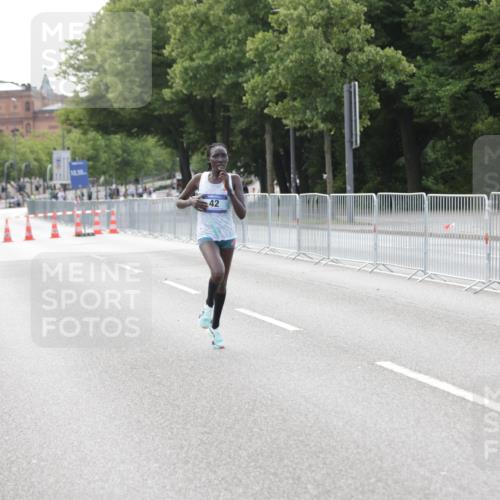 29.06.2025 - hella hamburg halbmarathon Jannik Wohlers http://msf.ph/oto/8154753 29.06.2025 09:35:36 Lombardsbrücke 28, 42, 14689 meine-sportfotos.de