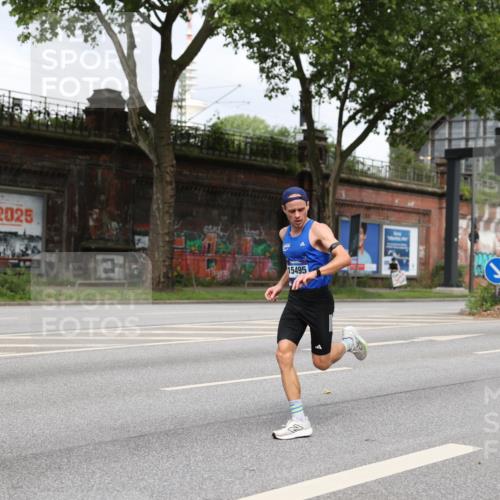 29.06.2025 - hella hamburg halbmarathon Yannick Fuchs http://msf.ph/oto/8154757 29.06.2025 10:14:24 20KM 53, 6380, 11342, 15495 meine-sportfotos.de