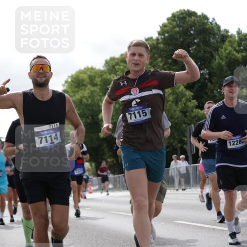 29.06.2025 - hella hamburg halbmarathon Jannik Wohlers http://msf.ph/oto/8154781 29.06.2025 10:16:33 Lombardsbrücke 1117, 1137, 1240, 1331, 1348, 1403, 1553, 1602, 2225, 3088, 3450, 3622, 6328, 6742, 6941, 6948, 7114, 7115, 7257, 7345, 7360, 7376, 7924, 7928, 8263, 8513, 8619, 9091, 9208, 9492, 9647, 9891, 10165, 10314, 10317, 10320, 10735, 10926, 11410, 12043, 12252, 12289, 12297, 12640, 13206, 13365, 13605, 13851, 14597, 14646, 15381, 15564, 15613, 15713, 16447, 16459, 16704, 16709, 17010, 17449, 17527, 17661, 17741, 17845, 18245 meine-sportfotos.de