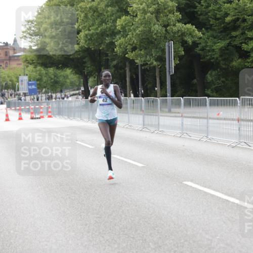 29.06.2025 - hella hamburg halbmarathon Jannik Wohlers http://msf.ph/oto/8154788 29.06.2025 09:35:36 Lombardsbrücke 28, 42, 14689 meine-sportfotos.de