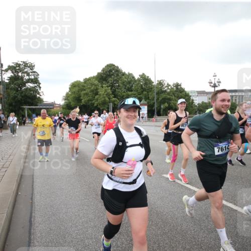 29.06.2025 - hella hamburg halbmarathon Jannik Wohlers http://msf.ph/oto/8154799 29.06.2025 10:53:32 Lombardsbrücke 1017, 1263, 1687, 1744, 1753, 1789, 2079, 2372, 2854, 3055, 3079, 3249, 3465, 3467, 3557, 4801, 4838, 5430, 5856, 5898, 5964, 6039, 6192, 6273, 6583, 7614, 8924, 9138, 9503, 9572, 11390, 11472, 11769, 12283, 12611, 13034, 13350, 13368, 14171, 14596, 14665, 14799, 15047, 15191, 15290, 15791, 16313, 16748, 16930, 17255, 17309, 17487, 17622, 18348, 18365, 18904, 19019 meine-sportfotos.de