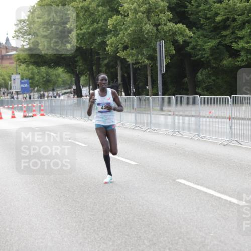 29.06.2025 - hella hamburg halbmarathon Jannik Wohlers http://msf.ph/oto/8154818 29.06.2025 09:35:36 Lombardsbrücke 28, 42, 14689 meine-sportfotos.de