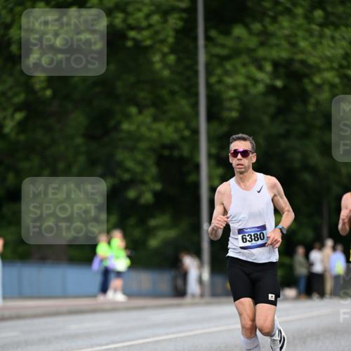 29.06.2025 - hella hamburg halbmarathon Dr. Thomas Lammeyer http://msf.ph/oto/8154827 29.06.2025 09:42:49 Kennedybrücke 51, 53, 2659, 3720, 6380, 6699 meine-sportfotos.de
