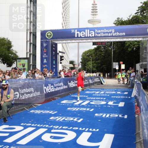 29.06.2025 - hella hamburg halbmarathon Michael Strokosch http://msf.ph/oto/8154854 29.06.2025 10:05:14 Ziel 21, 20052, 20518 meine-sportfotos.de