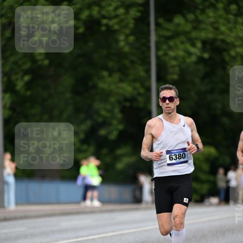 29.06.2025 - hella hamburg halbmarathon Dr. Thomas Lammeyer http://msf.ph/oto/8154858 29.06.2025 09:42:50 Kennedybrücke 51, 53, 2659, 3720, 6380, 6699 meine-sportfotos.de