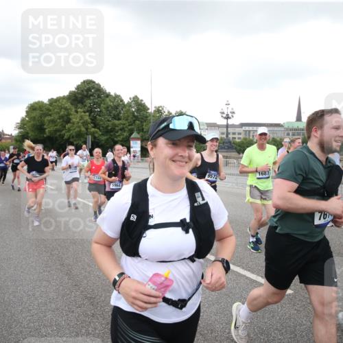 29.06.2025 - hella hamburg halbmarathon Jannik Wohlers http://msf.ph/oto/8154868 29.06.2025 10:53:32 Lombardsbrücke 1017, 1263, 1687, 1744, 1753, 1789, 2079, 2372, 2854, 3055, 3079, 3249, 3465, 3467, 3557, 4801, 4838, 5430, 5856, 5898, 5964, 6039, 6192, 6273, 6583, 7614, 8924, 9138, 9503, 9572, 11390, 11472, 11769, 12283, 12611, 13034, 13350, 13368, 14171, 14596, 14665, 14799, 15047, 15191, 15290, 15791, 16313, 16748, 16930, 17255, 17309, 17487, 17622, 18348, 18365, 18904, 19019 meine-sportfotos.de