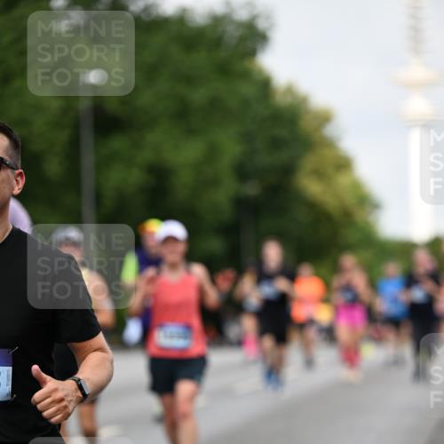 29.06.2025 - hella hamburg halbmarathon Dr. Thomas Lammeyer http://msf.ph/oto/8154875 29.06.2025 10:07:58 Kennedybrücke 1355, 1450, 2277, 2683, 4095, 4307, 4587, 4951, 5058, 5384, 5396, 5464, 5613, 6142, 6391, 6453, 7006, 7277, 7278, 7279, 7306, 7485, 8177, 8421, 8422, 8423, 8469, 8484, 9526, 9899, 10389, 11402 meine-sportfotos.de