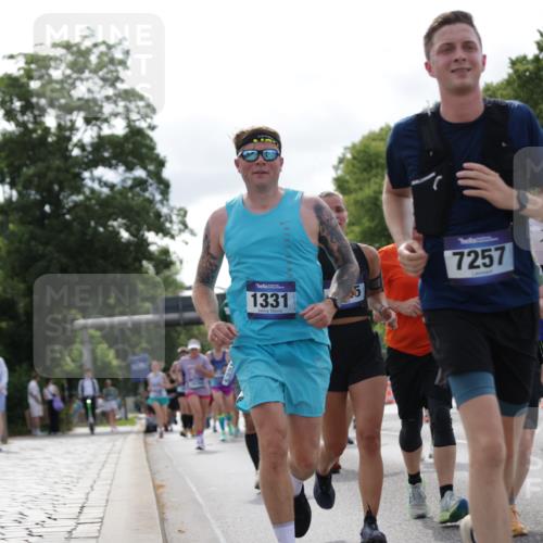 29.06.2025 - hella hamburg halbmarathon Jannik Wohlers http://msf.ph/oto/8154879 29.06.2025 10:16:36 Lombardsbrücke 1117, 1137, 1240, 1298, 1331, 1348, 1403, 1553, 1602, 2225, 2908, 3210, 3450, 3622, 5929, 5930, 5995, 6328, 6948, 7114, 7115, 7257, 7345, 7360, 7376, 7924, 7928, 8263, 8513, 8983, 9208, 9647, 9891, 10165, 10314, 10317, 10320, 10735, 10926, 11410, 12043, 12252, 12289, 12640, 13206, 13365, 13605, 14597, 14646, 15140, 15381, 15564, 15613, 15713, 16447, 16459, 16704, 16709, 17010, 17449, 17527, 17661, 17741, 17984, 18245, 18571 meine-sportfotos.de