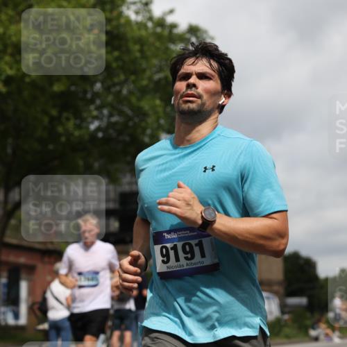 29.06.2025 - hella hamburg halbmarathon Yannick Fuchs http://msf.ph/oto/8154894 29.06.2025 10:58:04 20KM 1254, 1334, 1464, 2685, 2810, 4328, 7042, 7907, 8561, 8890, 9191, 11149, 12479, 13503, 13542, 13841, 14225, 14970, 15093, 15797, 16424, 16594, 16995, 17061, 17112, 17150, 17533, 17685, 17686, 17730, 18395, 18581 meine-sportfotos.de