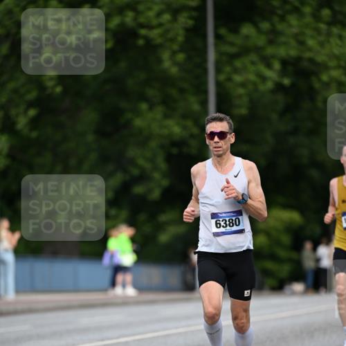 29.06.2025 - hella hamburg halbmarathon Dr. Thomas Lammeyer http://msf.ph/oto/8154910 29.06.2025 09:42:50 Kennedybrücke 51, 53, 2659, 3720, 6380, 6699 meine-sportfotos.de