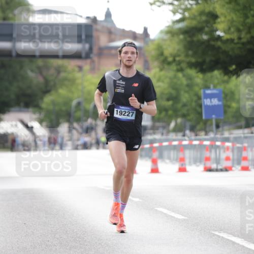 29.06.2025 - hella hamburg halbmarathon Jannik Wohlers http://msf.ph/oto/8154936 29.06.2025 09:36:06 Lombardsbrücke 19227 meine-sportfotos.de