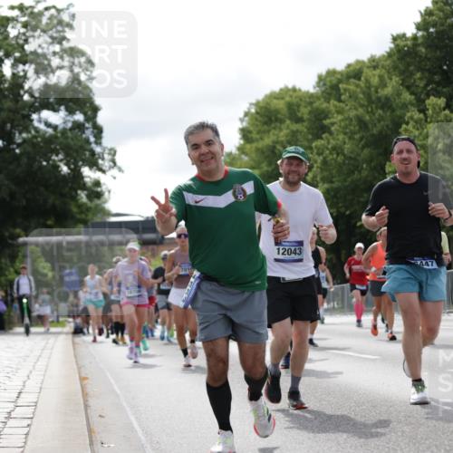 29.06.2025 - hella hamburg halbmarathon Jannik Wohlers http://msf.ph/oto/8154974 29.06.2025 10:16:39 Lombardsbrücke 1137, 1298, 1331, 1348, 1356, 1553, 1602, 2225, 2908, 3210, 3622, 5390, 5929, 5930, 5995, 7114, 7115, 7257, 7345, 7360, 7376, 7924, 7928, 8263, 8513, 8558, 8983, 9647, 10165, 10314, 10317, 10320, 10735, 10926, 11410, 12043, 12100, 12252, 12289, 12640, 13206, 13605, 14597, 14646, 15140, 15381, 15564, 15613, 15713, 16447, 16459, 16704, 16709, 16817, 17010, 17449, 17527, 17661, 17741, 17984, 18108, 18571 meine-sportfotos.de