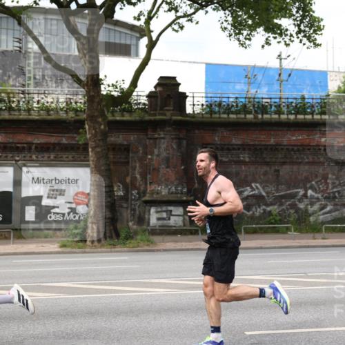 29.06.2025 - hella hamburg halbmarathon Yannick Fuchs http://msf.ph/oto/8154977 29.06.2025 10:14:36 20KM 53, 2144, 6380, 11342 meine-sportfotos.de