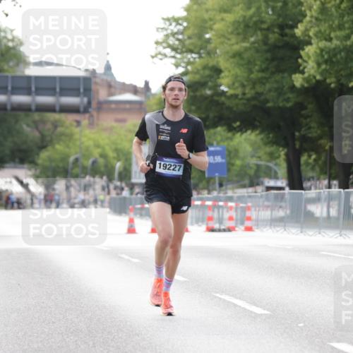 29.06.2025 - hella hamburg halbmarathon Jannik Wohlers http://msf.ph/oto/8154989 29.06.2025 09:36:07 Lombardsbrücke 19227 meine-sportfotos.de
