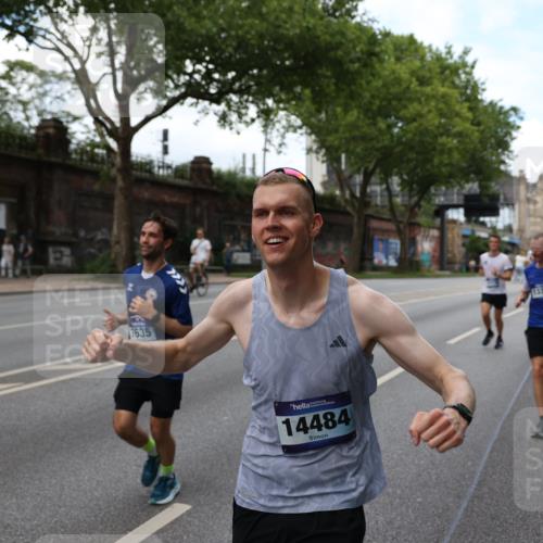 29.06.2025 - hella hamburg halbmarathon Yannick Fuchs http://msf.ph/oto/8155011 29.06.2025 10:37:59 20KM 3109, 3116, 3124, 3146, 3437, 3697, 3928, 4080, 5506, 6495, 7093, 7185, 7451, 7508, 7635, 8664, 9043, 9114, 9931, 10237, 10246, 10493, 11648, 11778, 11848, 12153, 12327, 12438, 12623, 12657, 12776, 13348, 13398, 13897, 14201, 14210, 14484, 14690, 14849, 15383, 15932, 16105, 16314, 16338, 16648, 16720, 16997, 17391, 17403, 17516, 18678, 18775, 19038, 19051, 19090 meine-sportfotos.de