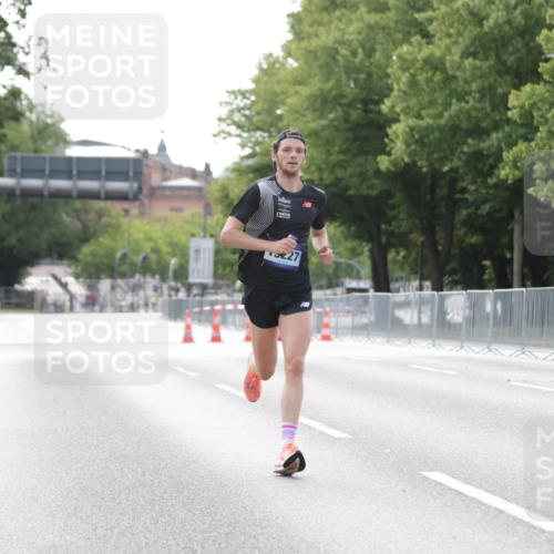 29.06.2025 - hella hamburg halbmarathon Jannik Wohlers http://msf.ph/oto/8155013 29.06.2025 09:36:07 Lombardsbrücke 19227 meine-sportfotos.de