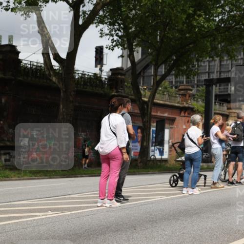 29.06.2025 - hella hamburg halbmarathon Yannick Fuchs http://msf.ph/oto/8155025 29.06.2025 10:58:06 20KM 1254, 1334, 1464, 2810, 3919, 7042, 7907, 8561, 8810, 8890, 9191, 11149, 12479, 13503, 13542, 13841, 14225, 14970, 15093, 15698, 15797, 16594, 16995, 17061, 17112, 17150, 17533, 17685, 17686, 17730, 18395, 18581 meine-sportfotos.de