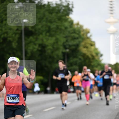 29.06.2025 - hella hamburg halbmarathon Dr. Thomas Lammeyer http://msf.ph/oto/8155048 29.06.2025 10:08:00 Kennedybrücke 1355, 1450, 2277, 2683, 2979, 4095, 4307, 4587, 4951, 5058, 5384, 5396, 5464, 5613, 6142, 6453, 7006, 7277, 7278, 7279, 7306, 7485, 8177, 8421, 8422, 8423, 8469, 8484, 9526, 9899, 10389, 11402 meine-sportfotos.de