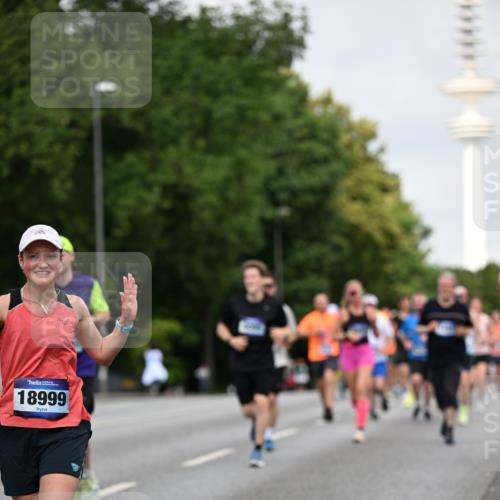 29.06.2025 - hella hamburg halbmarathon Dr. Thomas Lammeyer http://msf.ph/oto/8155060 29.06.2025 10:08:00 Kennedybrücke 1355, 1450, 2277, 2683, 2979, 4095, 4307, 4587, 4951, 5058, 5384, 5396, 5464, 5613, 6142, 6453, 7006, 7277, 7278, 7279, 7306, 7485, 8177, 8421, 8422, 8423, 8469, 8484, 9526, 9899, 10389, 11402 meine-sportfotos.de