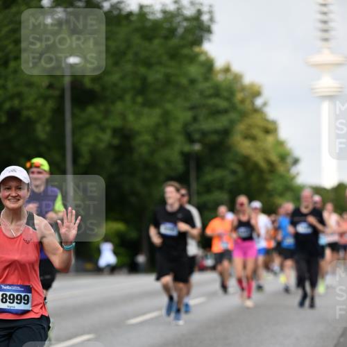 29.06.2025 - hella hamburg halbmarathon Dr. Thomas Lammeyer http://msf.ph/oto/8155072 29.06.2025 10:08:00 Kennedybrücke 1355, 1450, 2277, 2683, 2979, 4095, 4307, 4587, 4951, 5058, 5384, 5396, 5464, 5613, 6142, 6453, 7006, 7277, 7278, 7279, 7306, 7485, 8177, 8421, 8422, 8423, 8469, 8484, 9526, 9899, 10389, 11402 meine-sportfotos.de