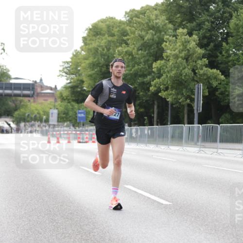 29.06.2025 - hella hamburg halbmarathon Jannik Wohlers http://msf.ph/oto/8155077 29.06.2025 09:36:08 Lombardsbrücke 19227 meine-sportfotos.de