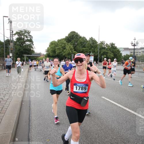 29.06.2025 - hella hamburg halbmarathon Jannik Wohlers http://msf.ph/oto/8155082 29.06.2025 10:53:37 Lombardsbrücke 1017, 1263, 1687, 1744, 1753, 1779, 1789, 2079, 2372, 2600, 2761, 2854, 3079, 3187, 3188, 3249, 3465, 3467, 3557, 4323, 4685, 4838, 5430, 5804, 5898, 5964, 6192, 6468, 6583, 6988, 7614, 8867, 8924, 9138, 9203, 9503, 9572, 11390, 11472, 11769, 11830, 12283, 12429, 12611, 13034, 13350, 13368, 13850, 14171, 14177, 14386, 14416, 14596, 14665, 15047, 15191, 15791, 16691, 16888, 16930, 17255, 17309, 17487, 17622, 18348, 18365, 18904, 19019 meine-sportfotos.de