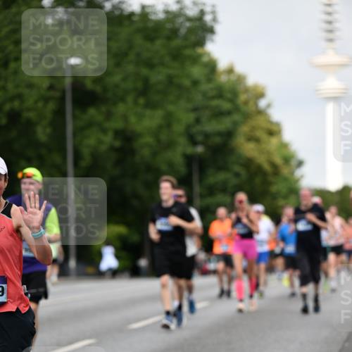 29.06.2025 - hella hamburg halbmarathon Dr. Thomas Lammeyer http://msf.ph/oto/8155083 29.06.2025 10:08:00 Kennedybrücke 1355, 1450, 2277, 2683, 2979, 4095, 4307, 4587, 4951, 5058, 5384, 5396, 5464, 5613, 6142, 6453, 7006, 7277, 7278, 7279, 7306, 7485, 8177, 8421, 8422, 8423, 8469, 8484, 9526, 9899, 10389, 11402 meine-sportfotos.de