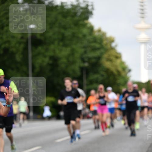 29.06.2025 - hella hamburg halbmarathon Dr. Thomas Lammeyer http://msf.ph/oto/8155105 29.06.2025 10:08:00 Kennedybrücke 1355, 1450, 2277, 2683, 2979, 4095, 4307, 4587, 4951, 5058, 5384, 5396, 5464, 5613, 6142, 6453, 7006, 7277, 7278, 7279, 7306, 7485, 8177, 8421, 8422, 8423, 8469, 8484, 9526, 9899, 10389, 11402 meine-sportfotos.de