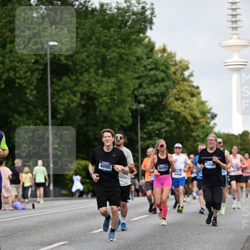 29.06.2025 - hella hamburg halbmarathon Dr. Thomas Lammeyer http://msf.ph/oto/8155116 29.06.2025 10:08:01 Kennedybrücke 1355, 1450, 2277, 2683, 2979, 4095, 4587, 4951, 5058, 5384, 5396, 5464, 5613, 6142, 6453, 7277, 7278, 7279, 7306, 7485, 8177, 8421, 8422, 8423, 8469, 8484, 9526, 9899, 10389, 11402 meine-sportfotos.de