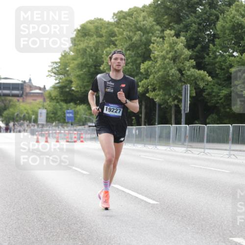 29.06.2025 - hella hamburg halbmarathon Jannik Wohlers http://msf.ph/oto/8155121 29.06.2025 09:36:08 Lombardsbrücke 19227 meine-sportfotos.de