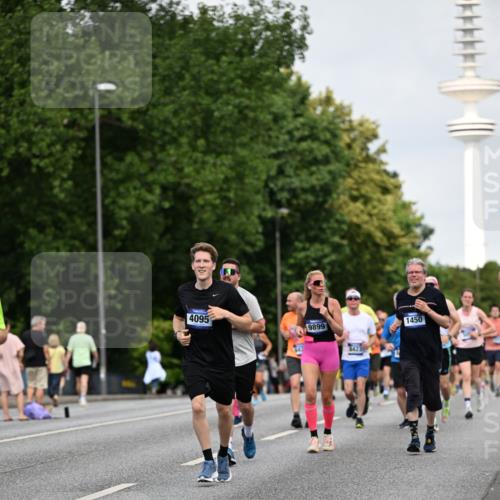 29.06.2025 - hella hamburg halbmarathon Dr. Thomas Lammeyer http://msf.ph/oto/8155126 29.06.2025 10:08:01 Kennedybrücke 1355, 1450, 2277, 2683, 2979, 4095, 4587, 4951, 5058, 5384, 5396, 5464, 5613, 6142, 6453, 7277, 7278, 7279, 7306, 7485, 8177, 8421, 8422, 8423, 8469, 8484, 9526, 9899, 10389, 11402 meine-sportfotos.de