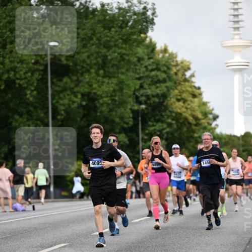 29.06.2025 - hella hamburg halbmarathon Dr. Thomas Lammeyer http://msf.ph/oto/8155139 29.06.2025 10:08:01 Kennedybrücke 1355, 1450, 2277, 2683, 2979, 4095, 4587, 4951, 5058, 5384, 5396, 5464, 5613, 6142, 6453, 7277, 7278, 7279, 7306, 7485, 8177, 8421, 8422, 8423, 8469, 8484, 9526, 9899, 10389, 11402 meine-sportfotos.de