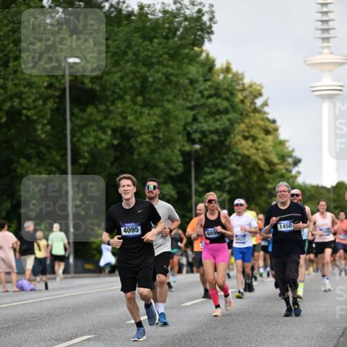 29.06.2025 - hella hamburg halbmarathon Dr. Thomas Lammeyer http://msf.ph/oto/8155156 29.06.2025 10:08:01 Kennedybrücke 1355, 1450, 2277, 2683, 2979, 4095, 4587, 4951, 5058, 5384, 5396, 5464, 5613, 6142, 6453, 7277, 7278, 7279, 7306, 7485, 8177, 8421, 8422, 8423, 8469, 8484, 9526, 9899, 10389, 11402 meine-sportfotos.de