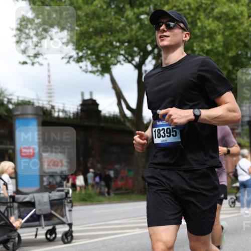 29.06.2025 - hella hamburg halbmarathon Yannick Fuchs http://msf.ph/oto/8155165 29.06.2025 10:58:10 20KM 1254, 1334, 2810, 3919, 4542, 6100, 7042, 7907, 8810, 8890, 9191, 9680, 10694, 12479, 12646, 13503, 13542, 13841, 13901, 14225, 14970, 15093, 15698, 15797, 16594, 17061, 17112, 17150, 17533, 17685, 17686, 18321, 18395, 18581, 19240 meine-sportfotos.de