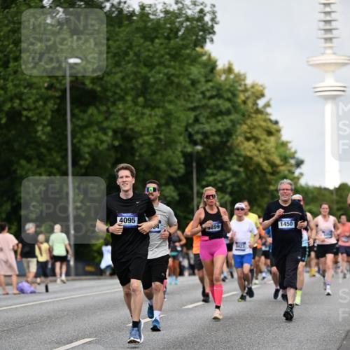 29.06.2025 - hella hamburg halbmarathon Dr. Thomas Lammeyer http://msf.ph/oto/8155174 29.06.2025 10:08:01 Kennedybrücke 1355, 1450, 2277, 2683, 2979, 4095, 4587, 4951, 5058, 5384, 5396, 5464, 5613, 6142, 6453, 7277, 7278, 7279, 7306, 7485, 8177, 8421, 8422, 8423, 8469, 8484, 9526, 9899, 10389, 11402 meine-sportfotos.de