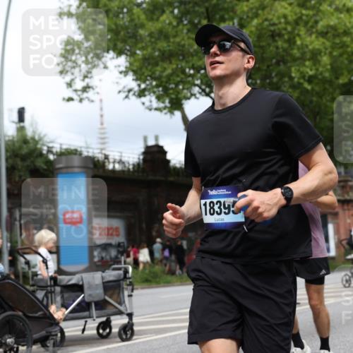 29.06.2025 - hella hamburg halbmarathon Yannick Fuchs http://msf.ph/oto/8155177 29.06.2025 10:58:10 20KM 1254, 1334, 2810, 3919, 4542, 6100, 7042, 7907, 8810, 8890, 9191, 9680, 10694, 12479, 12646, 13503, 13542, 13841, 13901, 14225, 14970, 15093, 15698, 15797, 16594, 17061, 17112, 17150, 17533, 17685, 17686, 18321, 18395, 18581, 19240 meine-sportfotos.de