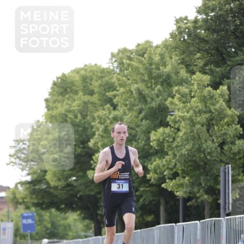 29.06.2025 - hella hamburg halbmarathon Jannik Wohlers http://msf.ph/oto/8155182 29.06.2025 09:36:43 Lombardsbrücke 31 meine-sportfotos.de