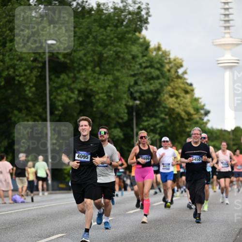 29.06.2025 - hella hamburg halbmarathon Dr. Thomas Lammeyer http://msf.ph/oto/8155188 29.06.2025 10:08:01 Kennedybrücke 1355, 1450, 2277, 2683, 2979, 4095, 4587, 4951, 5058, 5384, 5396, 5464, 5613, 6142, 6453, 7277, 7278, 7279, 7306, 7485, 8177, 8421, 8422, 8423, 8469, 8484, 9526, 9899, 10389, 11402 meine-sportfotos.de