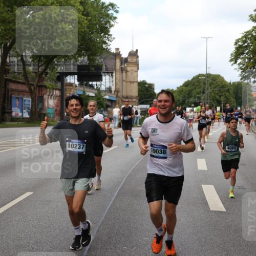 29.06.2025 - hella hamburg halbmarathon Yannick Fuchs http://msf.ph/oto/8155193 29.06.2025 10:38:01 20KM 3109, 3116, 3124, 3146, 3437, 3697, 3928, 4080, 5506, 5692, 6495, 7093, 7185, 7451, 8664, 9043, 9114, 9931, 10237, 10246, 10493, 11153, 11648, 11778, 11848, 12327, 12438, 12623, 12657, 12776, 13348, 13897, 14690, 15383, 15932, 16105, 16338, 16648, 16720, 16997, 17391, 17403, 17516, 18678, 18775, 19038, 19051, 19090 meine-sportfotos.de