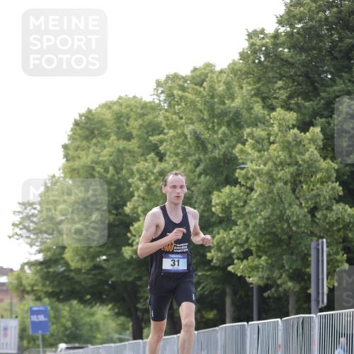 29.06.2025 - hella hamburg halbmarathon Jannik Wohlers http://msf.ph/oto/8155195 29.06.2025 09:36:43 Lombardsbrücke 31 meine-sportfotos.de