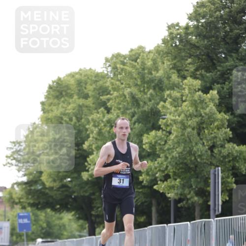 29.06.2025 - hella hamburg halbmarathon Jannik Wohlers http://msf.ph/oto/8155204 29.06.2025 09:36:43 Lombardsbrücke 31 meine-sportfotos.de