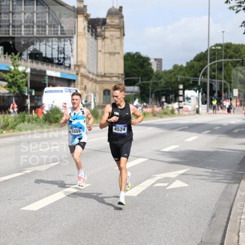 29.06.2025 - hella hamburg halbmarathon Yannick Fuchs http://msf.ph/oto/8155209 29.06.2025 10:15:04 20KM 2659, 4524, 13016, 14188, 19108 meine-sportfotos.de