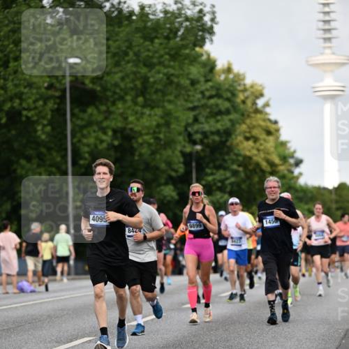 29.06.2025 - hella hamburg halbmarathon Dr. Thomas Lammeyer http://msf.ph/oto/8155210 29.06.2025 10:08:01 Kennedybrücke 1355, 1450, 2277, 2683, 2979, 4095, 4587, 4951, 5058, 5384, 5396, 5464, 5613, 6142, 6453, 7277, 7278, 7279, 7306, 7485, 8177, 8421, 8422, 8423, 8469, 8484, 9526, 9899, 10389, 11402 meine-sportfotos.de