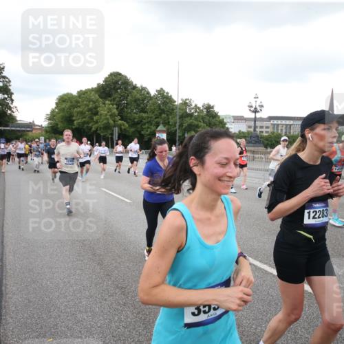 29.06.2025 - hella hamburg halbmarathon Jannik Wohlers http://msf.ph/oto/8155214 29.06.2025 10:53:38 Lombardsbrücke 1017, 1263, 1687, 1744, 1779, 1789, 2079, 2372, 2600, 2761, 2854, 3079, 3187, 3188, 3249, 3465, 3467, 3557, 4323, 4685, 4838, 5430, 5804, 5898, 5964, 6192, 6468, 6583, 6988, 7614, 8867, 8924, 9138, 9203, 9503, 9572, 11390, 11472, 11769, 11830, 12283, 12429, 12611, 12898, 13034, 13350, 13368, 13850, 14171, 14177, 14386, 14416, 14596, 14665, 15191, 15318, 15791, 16691, 16839, 16888, 16930, 17309, 17487, 17622, 18348, 18365, 18904, 19019 meine-sportfotos.de