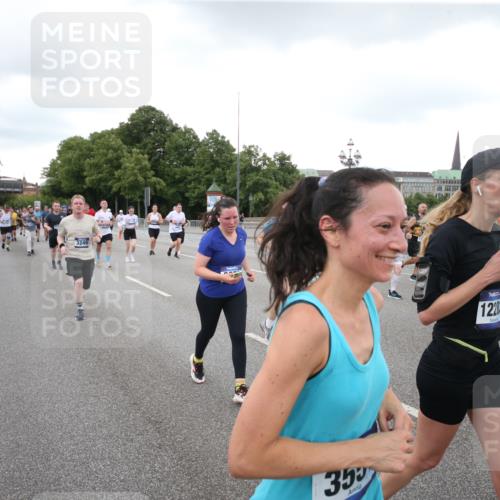 29.06.2025 - hella hamburg halbmarathon Jannik Wohlers http://msf.ph/oto/8155223 29.06.2025 10:53:38 Lombardsbrücke 1017, 1263, 1687, 1744, 1779, 1789, 2079, 2372, 2600, 2761, 2854, 3079, 3187, 3188, 3249, 3465, 3467, 3557, 4323, 4685, 4838, 5430, 5804, 5898, 5964, 6192, 6468, 6583, 6988, 7614, 8867, 8924, 9138, 9203, 9503, 9572, 11390, 11472, 11769, 11830, 12283, 12429, 12611, 12898, 13034, 13350, 13368, 13850, 14171, 14177, 14386, 14416, 14596, 14665, 15191, 15318, 15791, 16691, 16839, 16888, 16930, 17309, 17487, 17622, 18348, 18365, 18904, 19019 meine-sportfotos.de